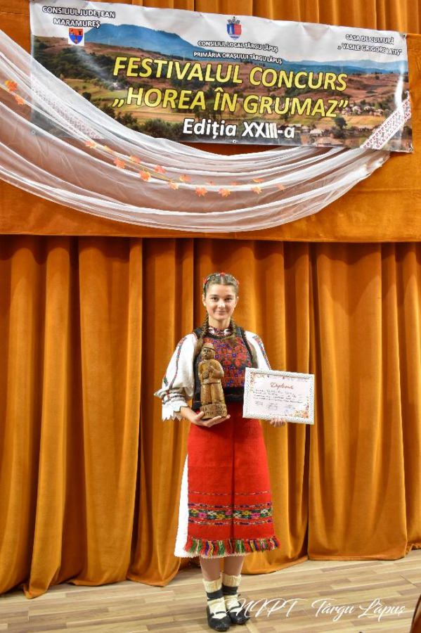 Simona Neag, câștigătoarea Trofeului Festivalului-Concurs „Horea în Grumaz” din Târgu Lăpuș