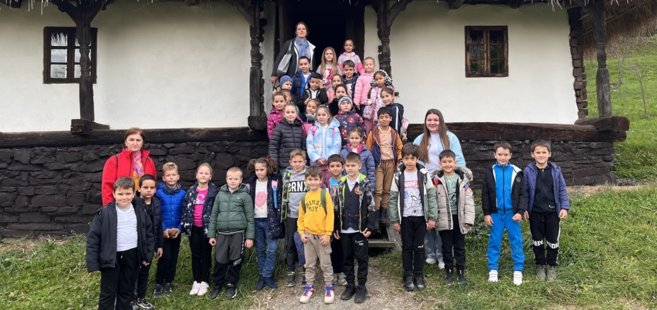 Călătorie în lumea satului de altădată: Elevii Școlii Gimnaziale Nr. 18 Baia Mare, oaspeți la Muzeul Satului