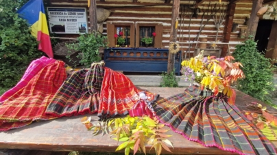 „O mândră rochie de Rogoz în coște” îmbogățește de acum patrimoniul Casei Muzeu din Rogoz