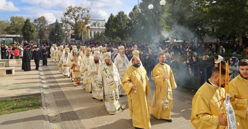 PS Timotei Sătmăreanul a slujit în sobor de arhierei la Catedrala Mitropolitană din Iași cu ocazia hramului Sfintei Cuvioase Parascheva