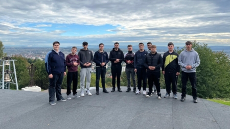 O mână de ajutor din partea elevilor seminariști la Schitul „Schimbarea la Față” Baia Mare