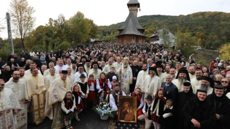 PS Părinte Iustin a târnosit Schitul „Sfânta Cuvioasă Parascheva” de la Strâmtura