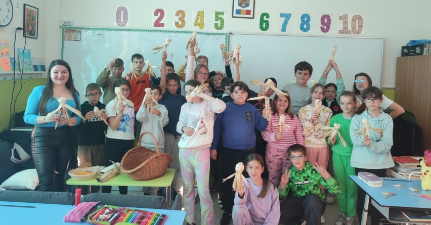 „Caravana Atelierelor” a pornit din nou la drum, prima oprire fiind la Școala „Simion Bărnuțiu” din Baia Mare