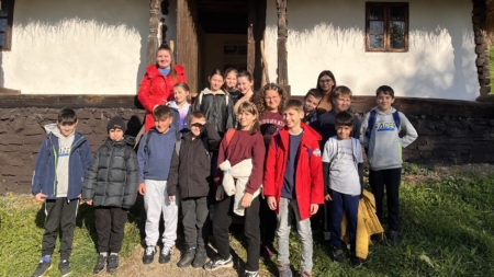 Elevii clasei a IV-a de la Liceul Teologic Penticostal Baia Mare au avut parte de activități interesante la Muzeul Satului