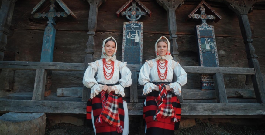 Noul proiect muzical al artistelor Suzana și Daciana Vlad, „Fuge omu’ zi și noapte”, ne amintește ce contează cu adevărat în viață