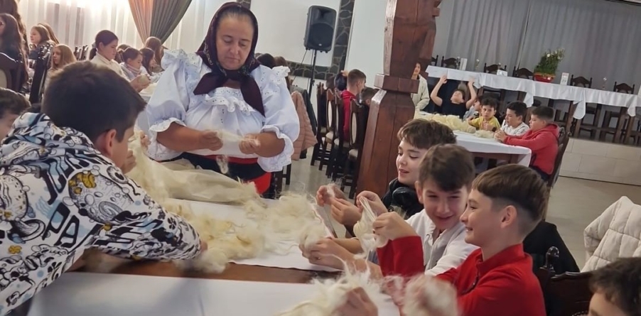 Ateliere în cadrul „Școlii Rădăcinilor Străbune” pentru elevi din Târgu Mureș