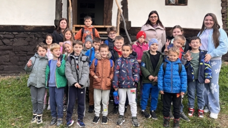 Elevii din Tăuții Măgherăuș au petrecut o zi de poveste la Muzeul Satului din Baia Mare