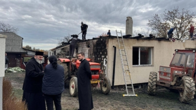 Solidaritate și nădejde după incendiu: Episcopia și credincioșii din Sișești, alături de o văduvă rămasă fără locuință