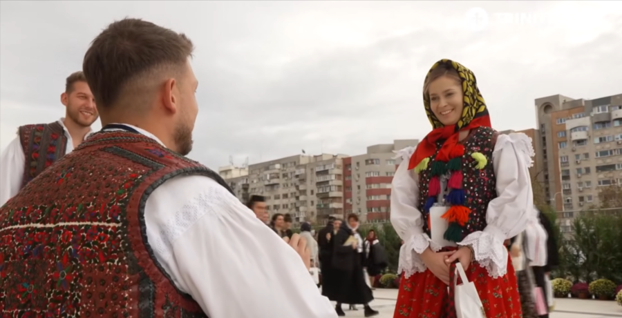 Moment emoționant: Cerere în căsătorie pe treptele Catedralei Naționale!