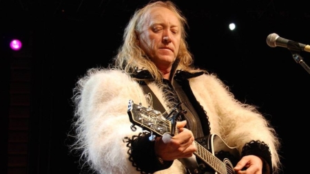 Ștefan Hrușcă revine în România cu un turneu național de colinde