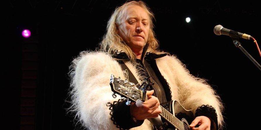 Ștefan Hrușcă revine în România cu un turneu național de colinde