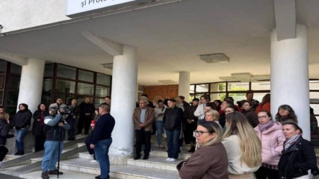 Angajații DGASPC Maramureș protestează din cauza întârzierii salariilor