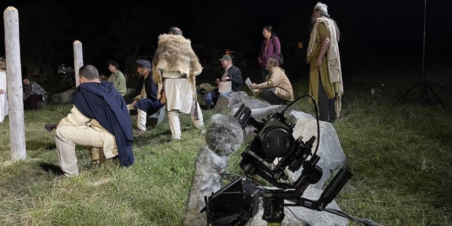 Regizor, cameramani, sunetiști și actori – toți lucrează cot la cot pentru ca legenda lui Zamolxis să prindă viață pe ecran