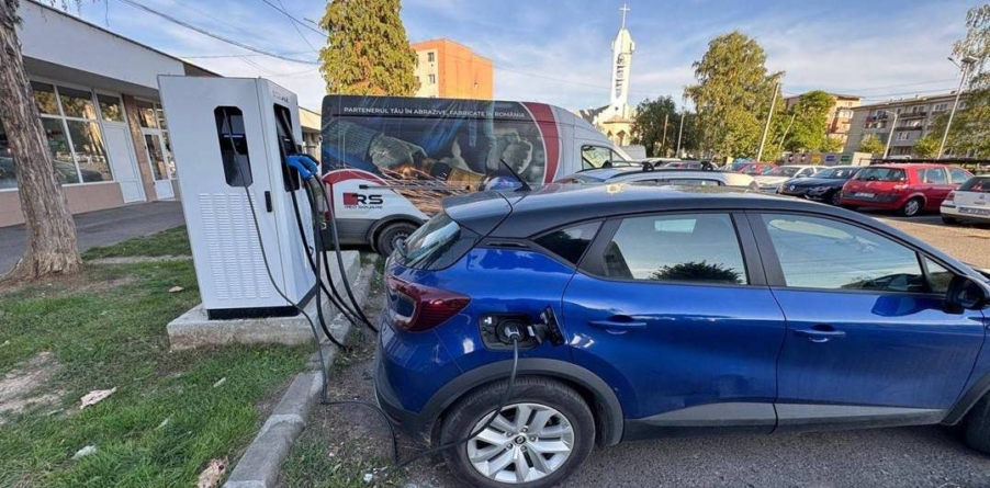 Baia Sprie a pus în funcțiune primele stații de încărcare pentru mașini electrice