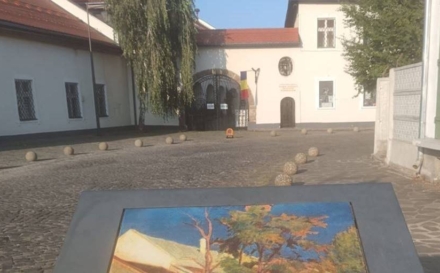 „SCURT ISTORIC”, expoziție a elevilor de la Colegiul de Arte Baia Mare