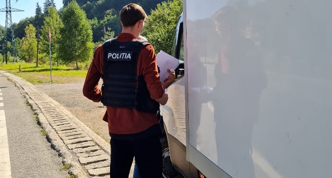 Controale în trafic și la societăți comerciale pentru combaterea evaziunii fiscale. S-au dat amenzi de zeci de mii de lei