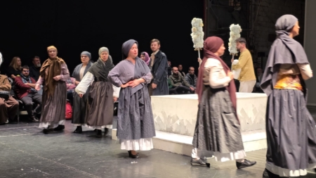 Spectacolul „I se spunea Armeanul”, de Marian Ilea, se joacă și în această seară la Teatrul Municipal Baia Mare