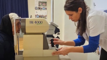 Peste 200 de persoane vârstnice din Episcopia Maramureșului și Sătmarului au beneficiat de consultații oftalmologice gratuite, dar și de ochelari