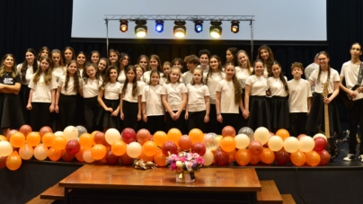 În Baia Mare a avut loc cea de-a II-a ediție a evenimentului „Vocile Toamnei” – un spectacol care unește inimile copiilor prin muzică
