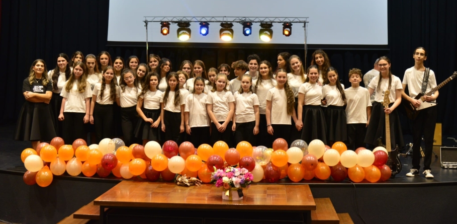 În Baia Mare a avut loc cea de-a II-a ediție a evenimentului „Vocile Toamnei” – un spectacol care unește inimile copiilor prin muzică