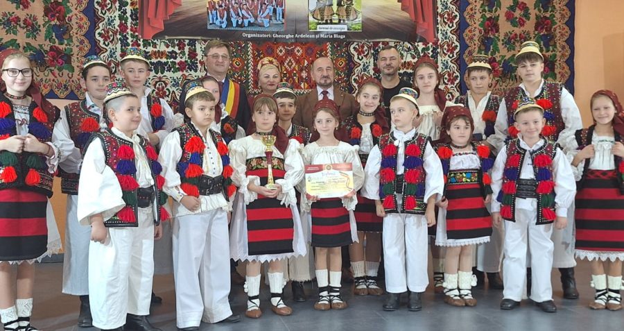 Ansamblul folcloric „Ronișoara” a cucerit marele trofeu al Festivalului Național Concurs „Sorocul de Secusigiu”