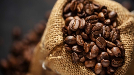 Secretul unei cafele de calitate- de la boabele verzi de cafea, la gustul fin din ceașcă