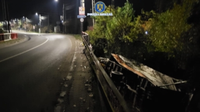 Un bărbat a ajuns la spital după ce s-a răsturnat cu autoutilitara pe care o conducea