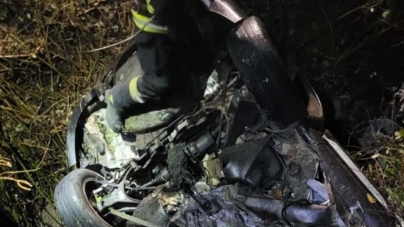 Un tânăr a murit după ce s-a răsturnat cu mașina