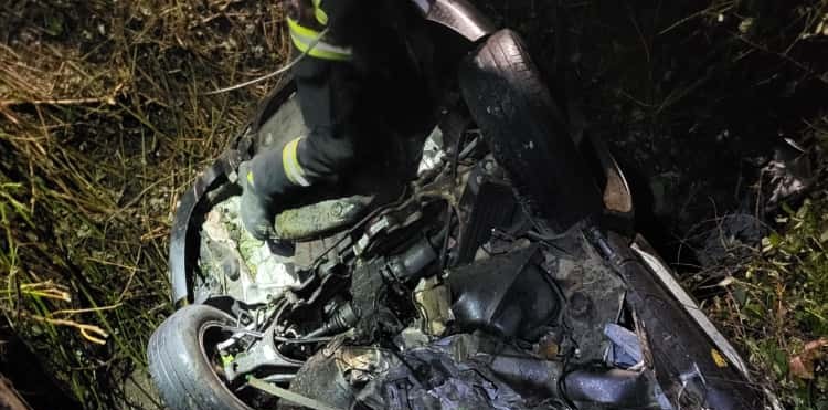 Un tânăr a murit după ce s-a răsturnat cu mașina