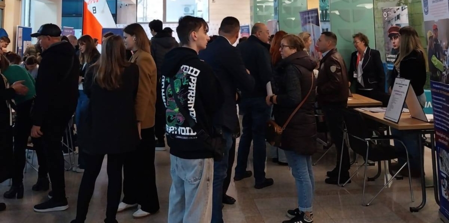 Peste 200 de participanți la Bursa locurilor de muncă pentru absolvenți