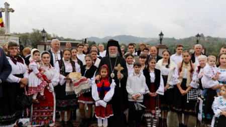 PS Părinte Iustin a slujit la Parohia „Nașterea Maicii Domnului” din Cărbunari