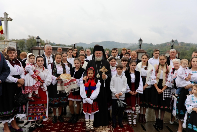 PS Părinte Iustin a slujit la Parohia „Nașterea Maicii Domnului” din Cărbunari