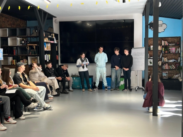 Elevii de la Colegiul de Arte din Baia Mare, în vizită la Centrul de Tineret ZborHub