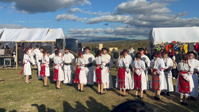 Ansamblul Casei de Cultură „Vasile Grigore Latiș” din Târgu Lăpuș, în programul artistic al evenimentului „Maramureș Balloon Fiesta”