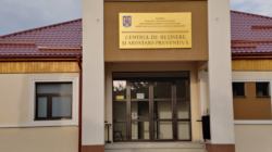 Arestați preventiv după ce au înșelat o femeie cu 46.000 de lei