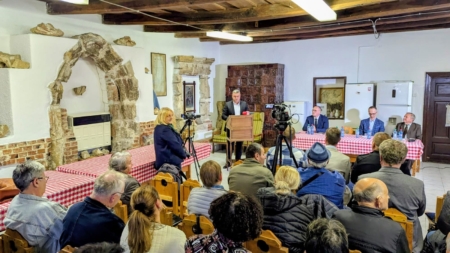 Lansarea volumului bilingv „Cărticica meșteșugului de bucătar” a avut loc la Tăuții-Măgherăuș