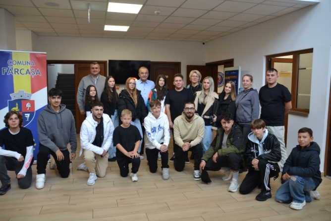 Ansamblul folcloric „Româncuța” din comuna Cumpăna, județul Constanța, a descoperit frumusețile Maramureșului