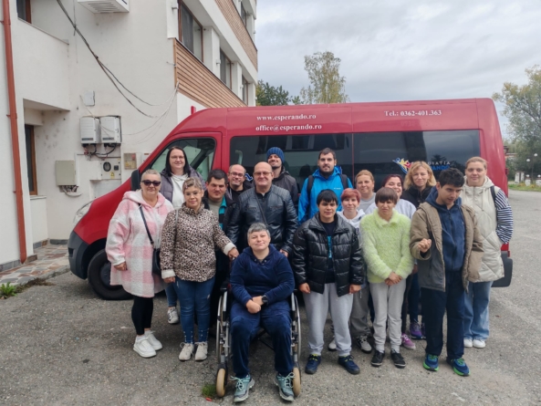 Beneficiarii centrelor Asociației Esperando au petrecut un weekend de poveste la Ocna Șugatag