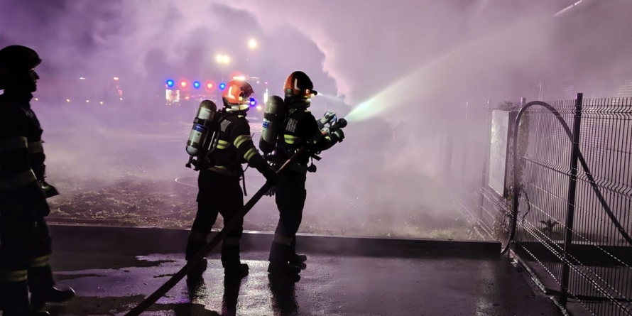 Incendiu la o hală din Ariniș