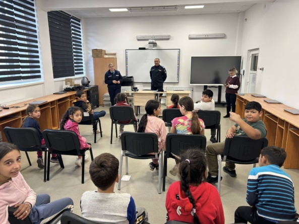 Elevii de la Școala Gimnazială „Vasile Alecsandri” Baia Mare, în dialog cu jandarmii