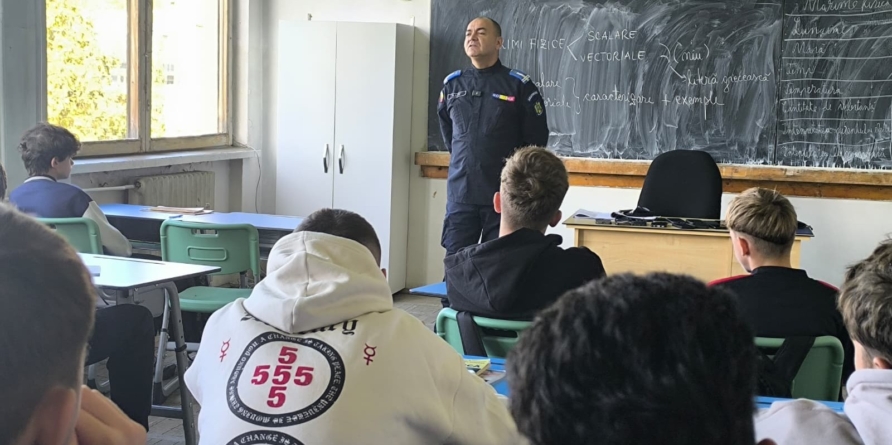 Discuții despre fumatul în școli și consumul de energizante la o întâlnire a jandarmilor cu elevi ai Colegiului Tehnic ,,Aurel Vlaicu”