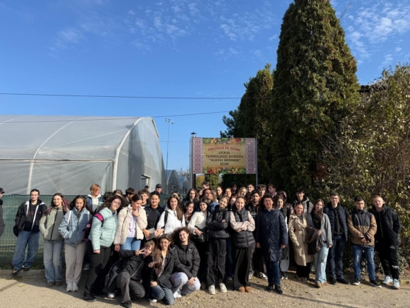 „Săptămâna Verde” la Colegiul de Arte din Baia Mare: Elevii ciclului gimnazial și liceal au învățat despre sustenabilitate, în cadrul unei vizite la Seini