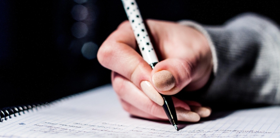 Cursuri de scriere creativă la Biblioteca Județeană