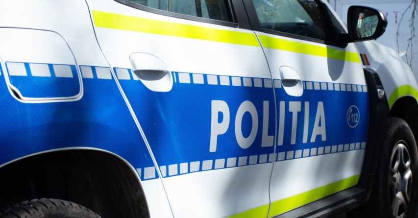 Cercetări ale polițiștilor în cazul unui tânăr găsit mort într-un imobil din Moisei