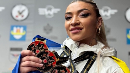 Remarcabil: Mihaela Cambei a cucerit trei medalii de aur la Europene de haltere U23