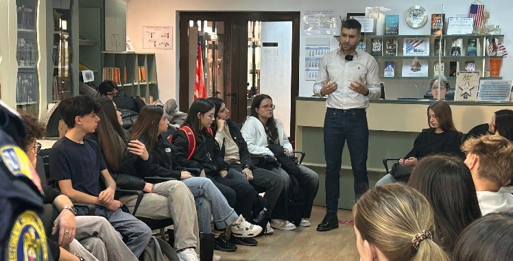 Lecția campionului Andrei Ostrovanu pentru elevi: ”Când te simți sigur pe tine, echilibrat, înlături orice formă de violență”