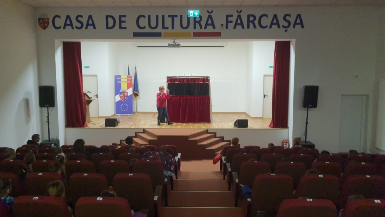 Preșcolarii din comuna Fărcașa au descoperit povestea lui Pinocchio, pusă în scenă de Trupa de teatru „Spiridușii” din Satu Mare