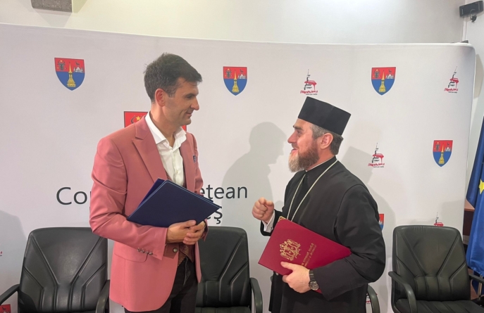 Pr. Ioachim Tomoiagă a dat citire mesajului Preasfințitului Părinte Episcop Iustin, cu ocazia ceremoniei de conferire a titlului de „Cetățean de Onoare al Județului Maramureș” domnului Dan Cristian Vodnar