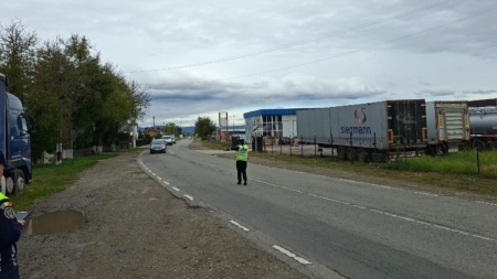 Zeci de mașini și aproape 100 de persoane verificate de polițiștii din Borșa și Sighet