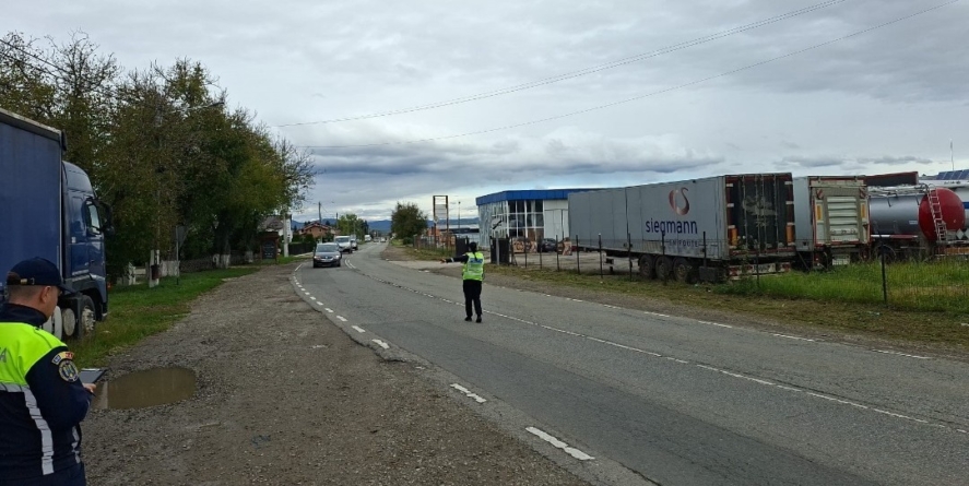 Zeci de mașini și aproape 100 de persoane verificate de polițiștii din Borșa și Sighet